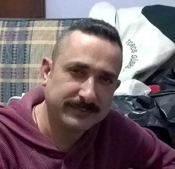 Adana'da silahlı saldırı; kahvedeki 2 kişi ile motosikletliyi öldürdü (3) Adana'da silahlı saldırı; kahvedeki 2 kişi ile motosikletliyi öldürdü (3)