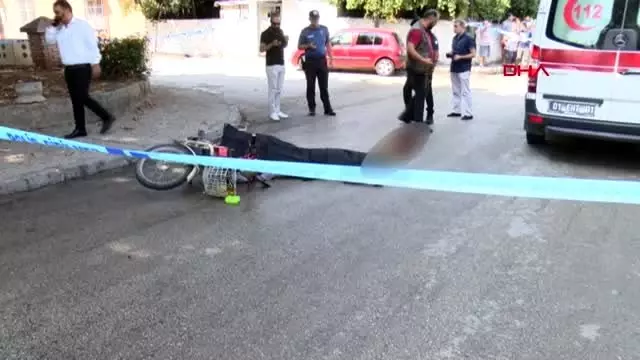 Adana'da silahlı saldırı; kahvedeki 2 kişi ile motosikletliyi öldürdü Adana'da silahlı saldırı; kahvedeki 2 kişi ile motosikletliyi öldürdü