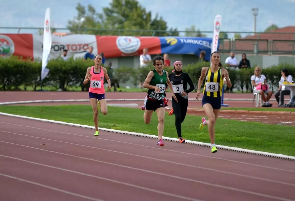 Atletlerden 3 madalya