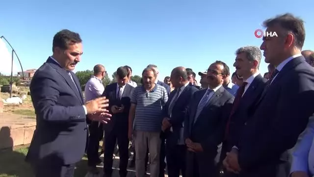 Bakan Yardımcıları İnce ve Özkaldı'dan Ahlat'a ziyaret Bakan Yardımcıları İnce ve Özkaldı'dan Ahlat'a ziyaret