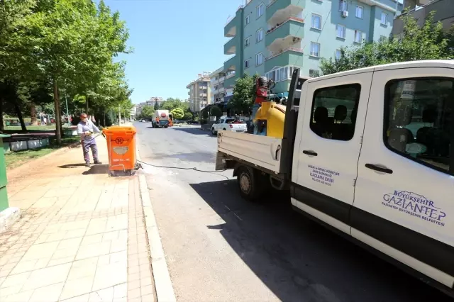 Büyükşehir 25 bin 300 çöp konteynerini ilaçladı