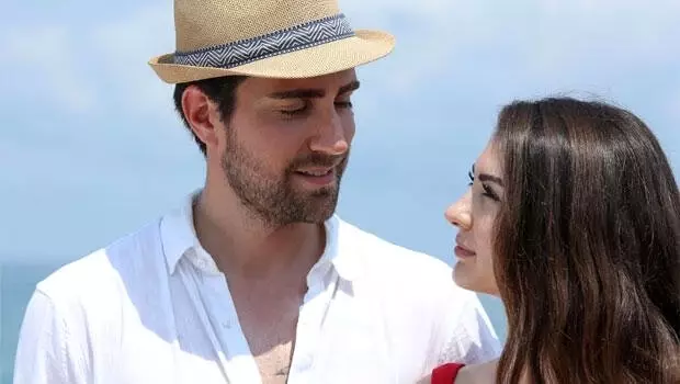 Çarşamba'nın galibi Afili Aşk Çarşamba'nın galibi Afili Aşk