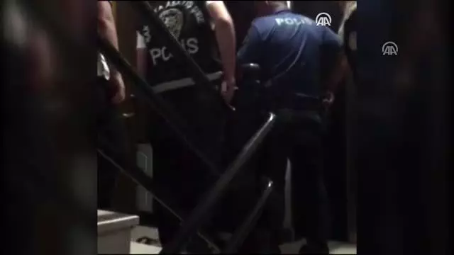 Dolandırıcılık yaptıkları iddiasıyla aranan 4 zanlı Denizli'de yakalandı Dolandırıcılık yaptıkları iddiasıyla aranan 4 zanlı Denizli'de yakalandı