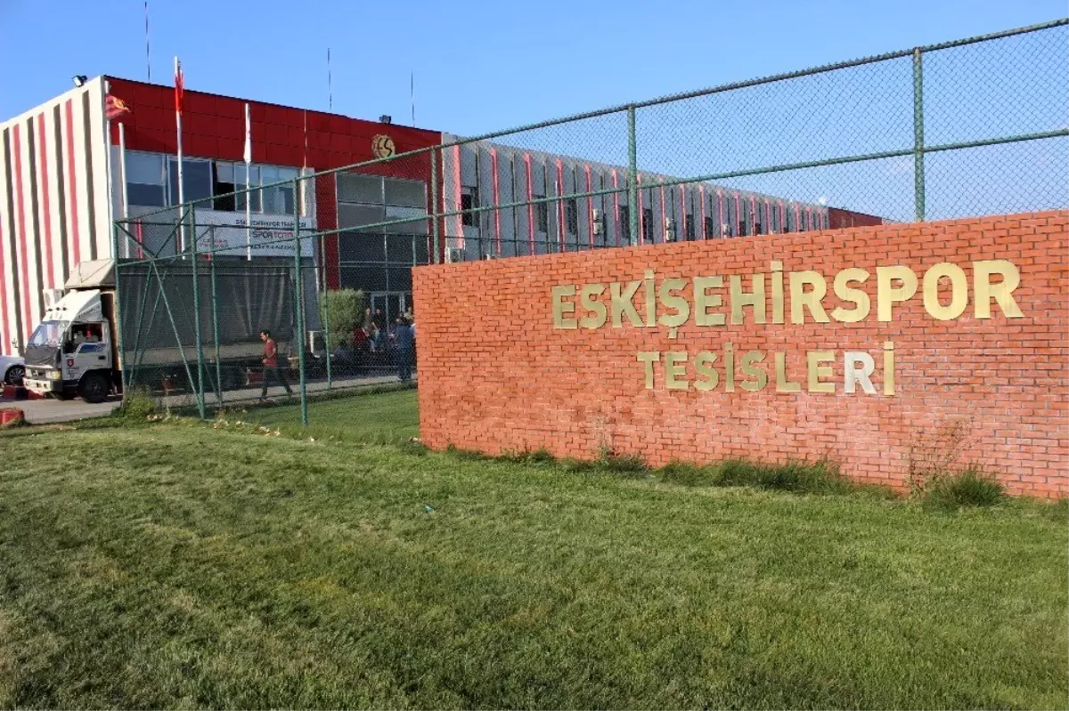 Eskişehirspor'un kulüp eşyaları haczedildi