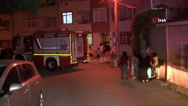 İstinat duvarında toprak kaydı, 2 apartmanda yaşayan vatandaşlar tahliye edildi İstinat duvarında toprak kaydı, 2 apartmanda yaşayan vatandaşlar tahliye edildi