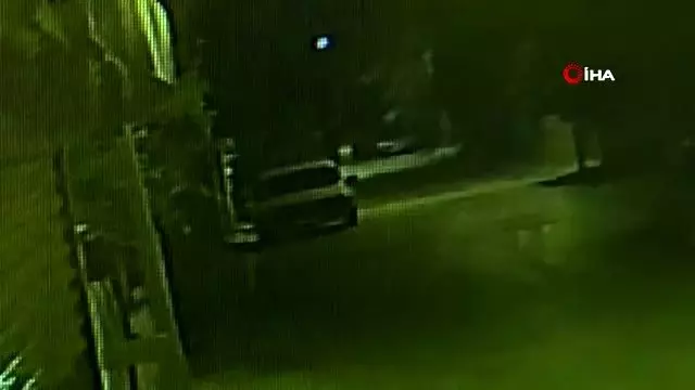 Kayyum atamasına destek veren vatandaşın otomobilini yaktılar Kayyum atamasına destek veren vatandaşın otomobilini yaktılar
