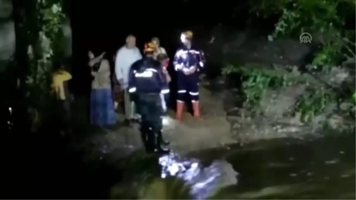 Köprü'de mahsur kalan 7 kişilik aile kurtarıldı