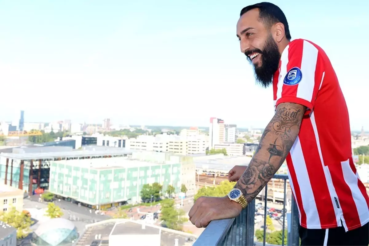 Kostas Mitroglou, yeni takımı PSV'nin formasını giydi