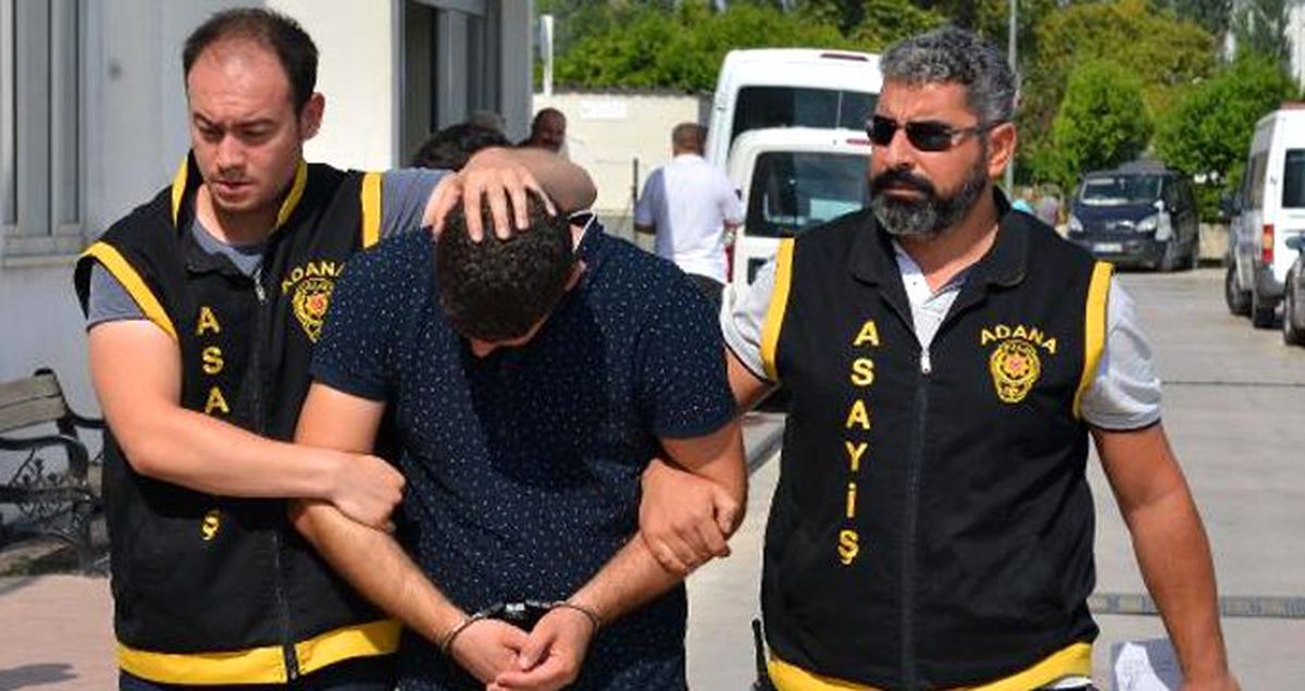 Kredi kartı kopyalayan dolandırıcı, kasiyerin dikkati sayesinde yakalandı