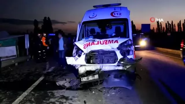 Kütahya'da ambulans ile iki otomobil çarpıştı: 2 ölü, 5 yaralı