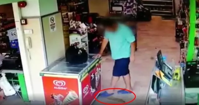 Marketin ortasına dışkısını yapan adam böyle görüntülendi