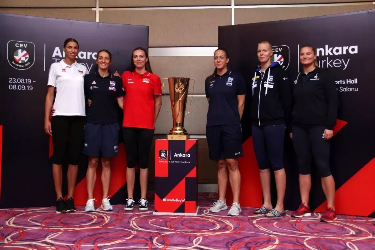 Mehmet Akif Üstündağ: 'Voleybol camiası adına çıtayı yüksek tutan bir ülkeyiz'