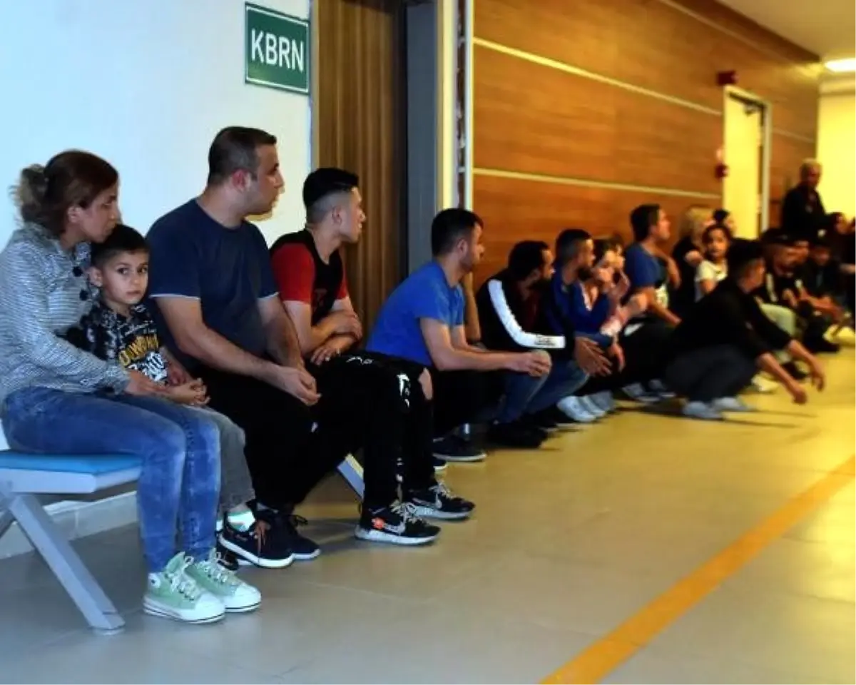 Okul servisiyle göçmen kaçaklığı yaparken yakalandı