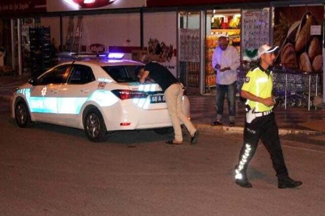 Otomobiliyle çarptığı kadın öldü, polis aracı önünde ağladı