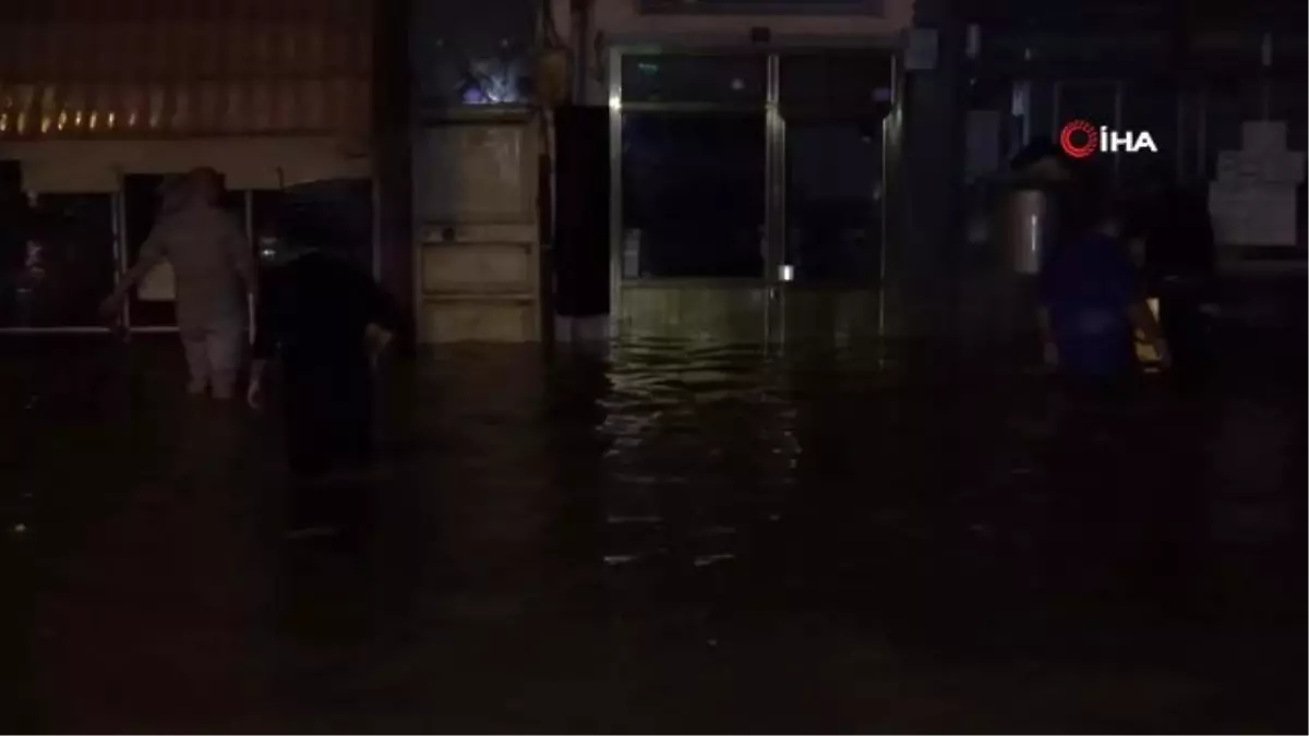 Tokat'ta etkili sağanak sonrası ev ve iş yerlerini su bastı