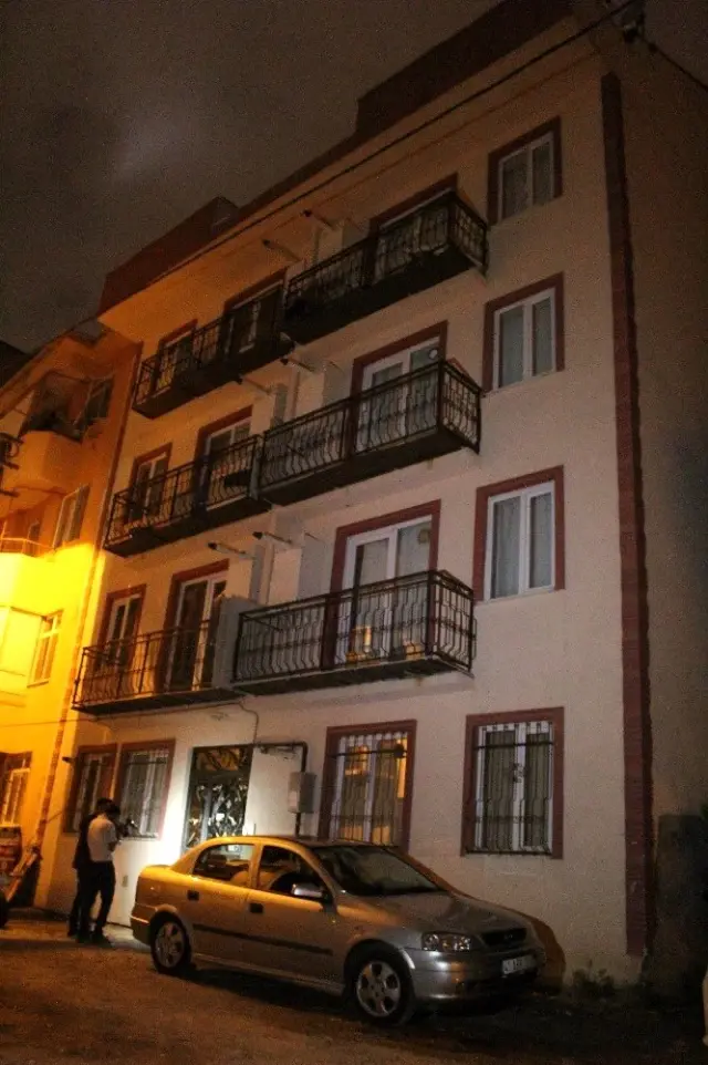 Toprak kaydı, 2 apartmandaki vatandaşlar tahliye edildi Toprak kaydı, 2 apartmandaki vatandaşlar tahliye edildi