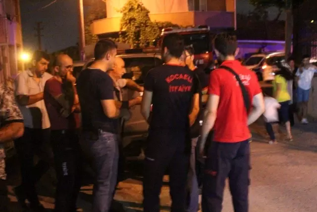 Toprak kaydı, 2 apartmandaki vatandaşlar tahliye edildi Toprak kaydı, 2 apartmandaki vatandaşlar tahliye edildi
