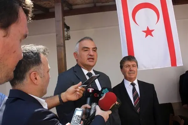 Turizm Bakanı Ersoy, Türkeş'in doğduğu evi ziyaret etti Turizm Bakanı Ersoy, Türkeş'in doğduğu evi ziyaret etti