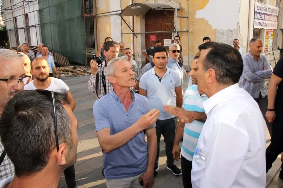 Ahmet Davutoğlu Sakarya'da protesto edildi