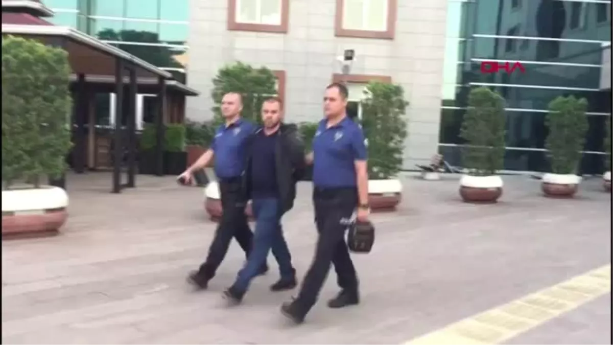 Annesine kızıp, beraber oturdukları evi yaktı