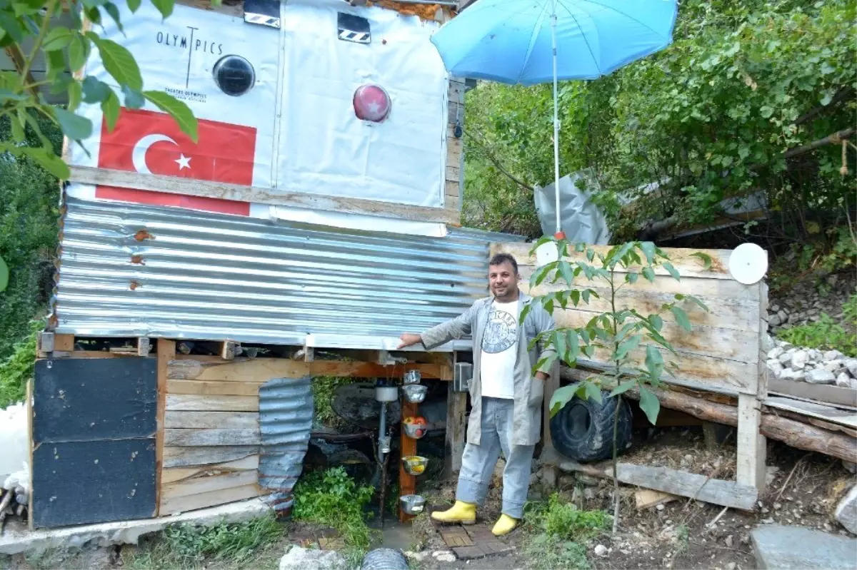 Ayı ve domuzlar onun tarlasının yanından bile geçemiyor