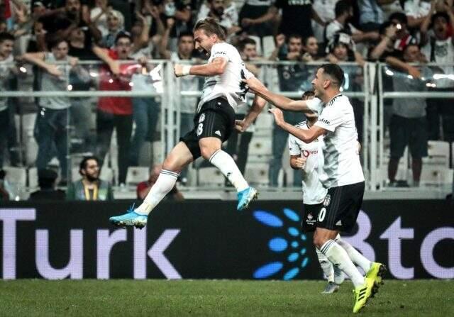 Beşiktaş, Göztepe'yi 3-0 mağlup etti