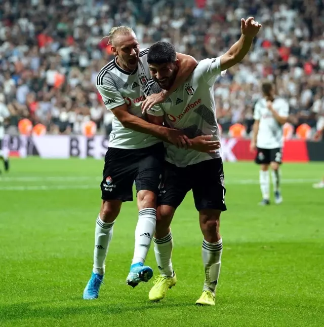 Beşiktaş'ın ilk golü Güven Yalçın'dan geldi Beşiktaş'ın ilk golü Güven Yalçın'dan geldi