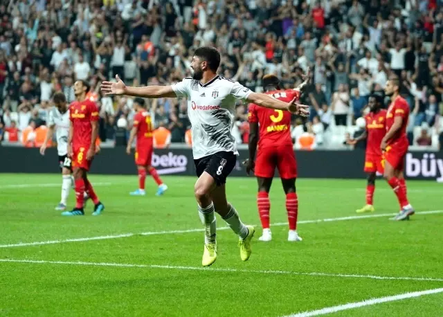 Beşiktaş'ın ilk golü Güven Yalçın'dan geldi Beşiktaş'ın ilk golü Güven Yalçın'dan geldi
