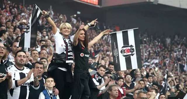 Beşiktaşlı taraftarlar Göztepe maçında