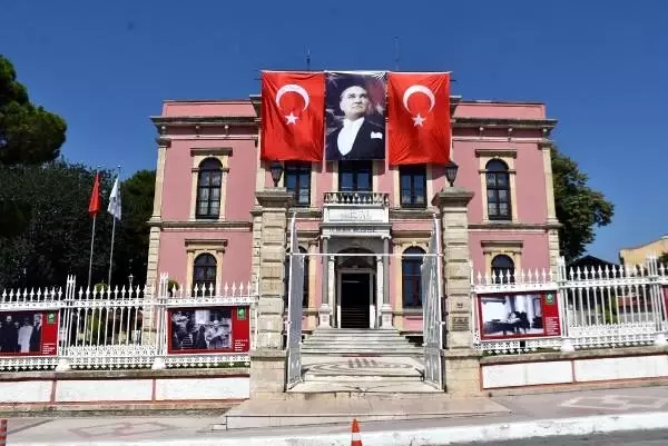 Edirne'de 'belediye bandosunun zigetvar seferi' tartışması Edirne'de 'belediye bandosunun zigetvar seferi' tartışması