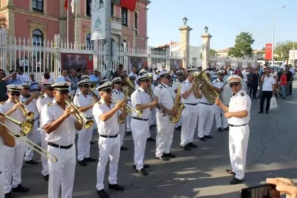 Edirne'de 'belediye bandosunun zigetvar seferi' tartışması Edirne'de 'belediye bandosunun zigetvar seferi' tartışması