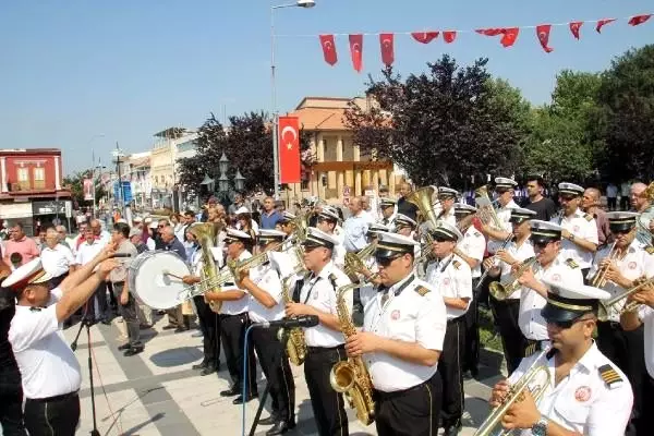 Edirne'de 'belediye bandosunun zigetvar seferi' tartışması Edirne'de 'belediye bandosunun zigetvar seferi' tartışması