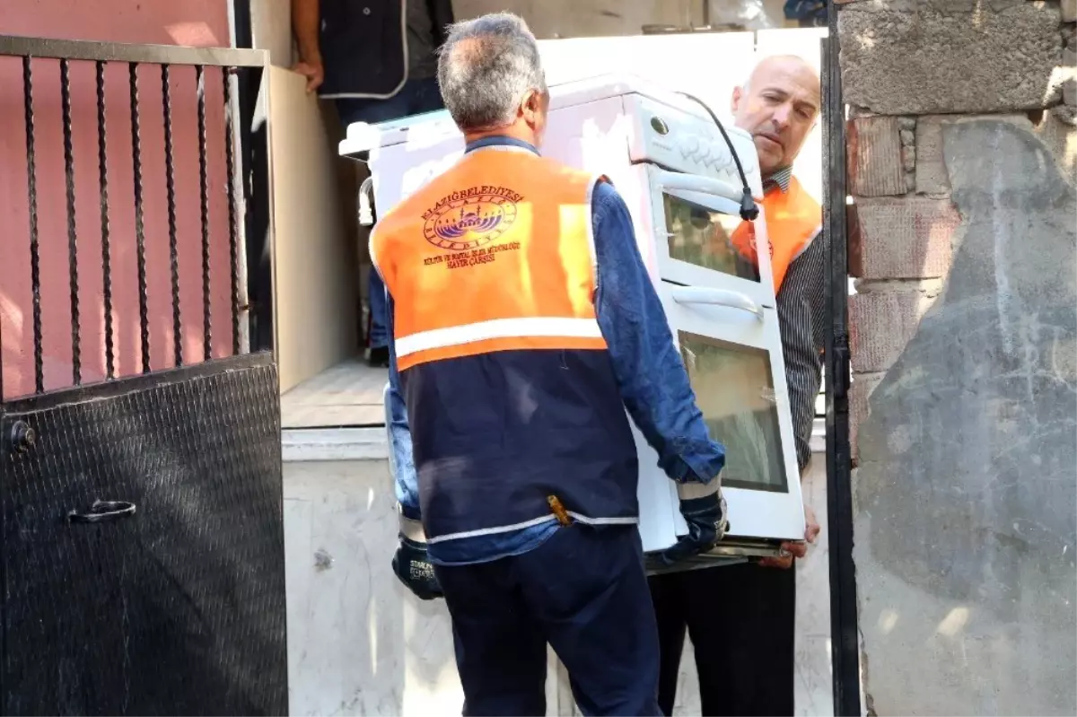 Elazığ'da eşyasız evde yaşayan aileye yardım eli