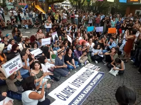 'emine bulut' cinayetini protesto eden kadınlar, oturma eylemi gerçekleştirdi