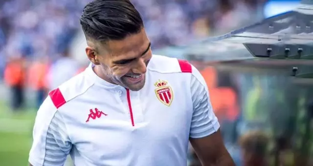 Falcao transferi için şok iddia: Görüşmeler tıkandı, dev kulüp transfer için devreye girdi Falcao transferi için şok iddia: Görüşmeler tıkandı, dev kulüp transfer için devreye girdi