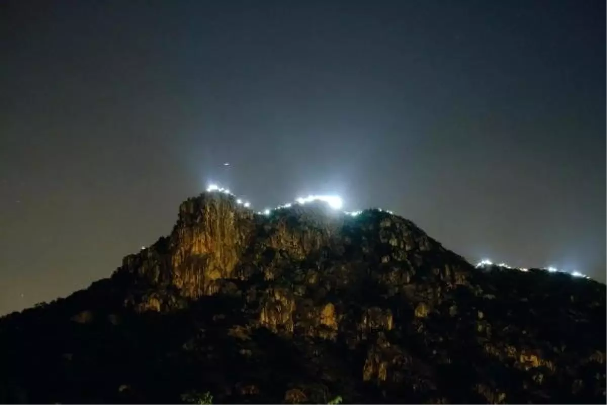 Hong kong'da 45 kilometrelik insan zinciri