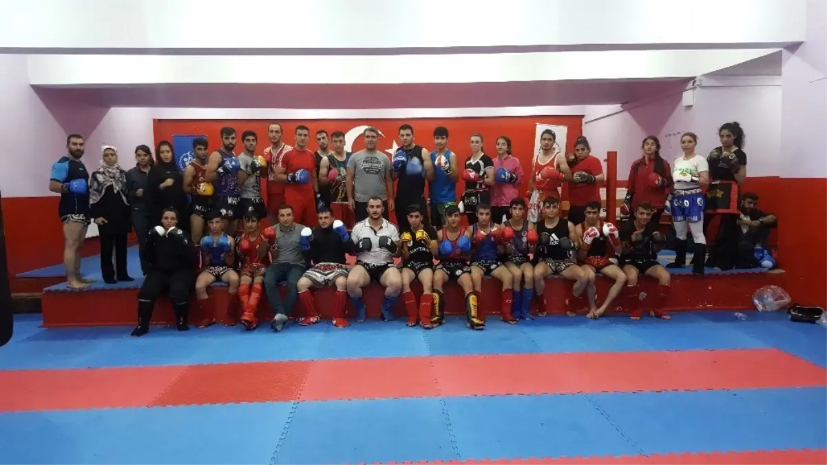 İran ve Türk sporcular Tatvan'da kampa girdi