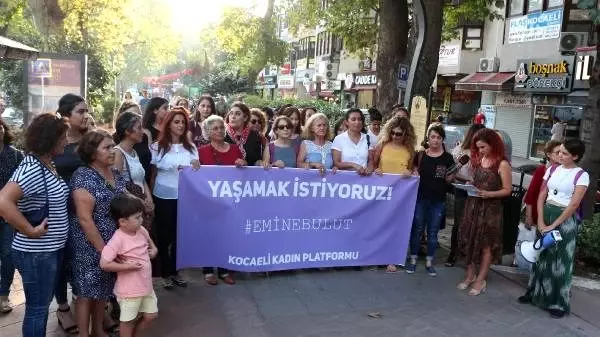 Kocaeli kadın platformu üyeleri 'emine bulut' cinayetine tepki gösterdi