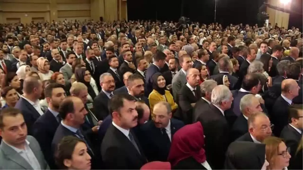 Mahir Ünal: 'Bugün AK Parti, Türkiye sevdasıyla yaşımız hep 18 diyor'