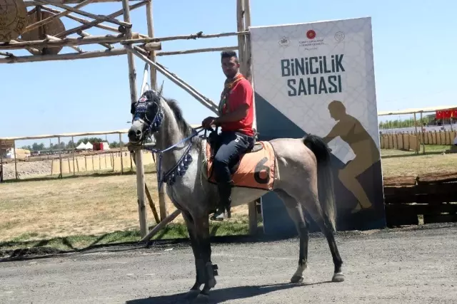 Malazgirt Zaferi'nin 948'inci yıl dönümünde görkemli kutlama Malazgirt Zaferi'nin 948'inci yıl dönümünde görkemli kutlama
