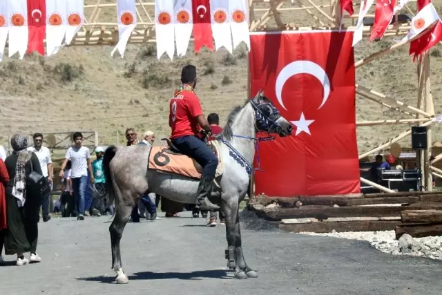 Malazgirt Zaferi'nin 948'inci yıl dönümünde görkemli kutlama Malazgirt Zaferi'nin 948'inci yıl dönümünde görkemli kutlama