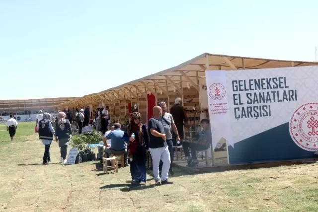 Malazgirt Zaferi'nin 948'inci yıl dönümünde görkemli kutlama Malazgirt Zaferi'nin 948'inci yıl dönümünde görkemli kutlama