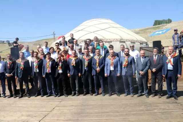 Malazgirt Zaferi'nin 948'inci yıl dönümünde görkemli kutlama Malazgirt Zaferi'nin 948'inci yıl dönümünde görkemli kutlama