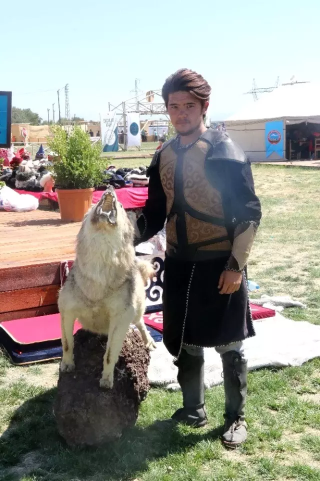 Malazgirt Zaferi'nin 948'inci yıl dönümünde görkemli kutlama Malazgirt Zaferi'nin 948'inci yıl dönümünde görkemli kutlama