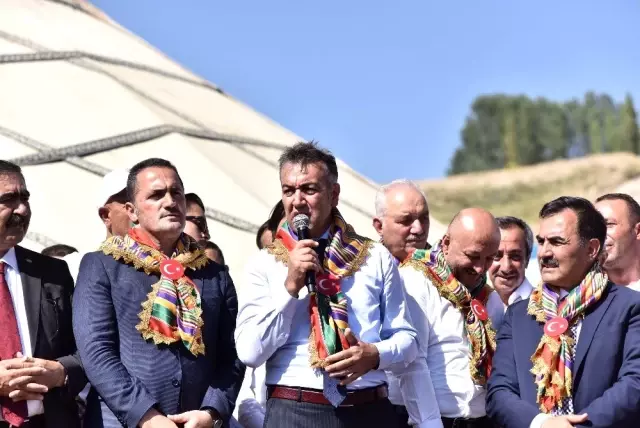 Malazgirt Zaferi'nin 948'inci yıl dönümünde görkemli kutlama Malazgirt Zaferi'nin 948'inci yıl dönümünde görkemli kutlama