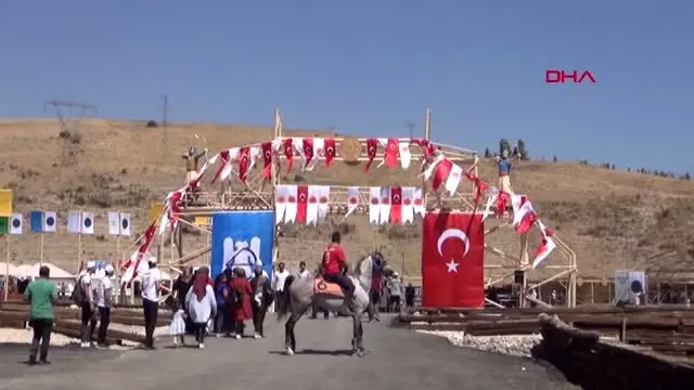 Malazgirt Zaferi'nin 948'inci yılı nedeniyle düzenlenen Ahlat-Avrasya Kültür şenlikleri başladı Malazgirt Zaferi'nin 948'inci yılı nedeniyle düzenlenen Ahlat-Avrasya Kültür şenlikleri başladı