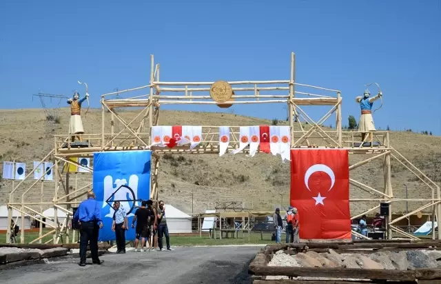 Malazgirt Zaferi'nin 948. yıl dönümü kutlamaları başladı Malazgirt Zaferi'nin 948. yıl dönümü kutlamaları başladı