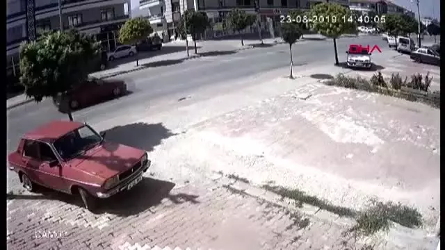 Önce ağaca ardından otomobile çarptı