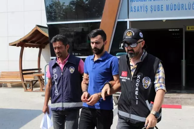 Otobüste yolculuk yapan kadını telefonla taciz eden muavin tutuklandı Otobüste yolculuk yapan kadını telefonla taciz eden muavin tutuklandı