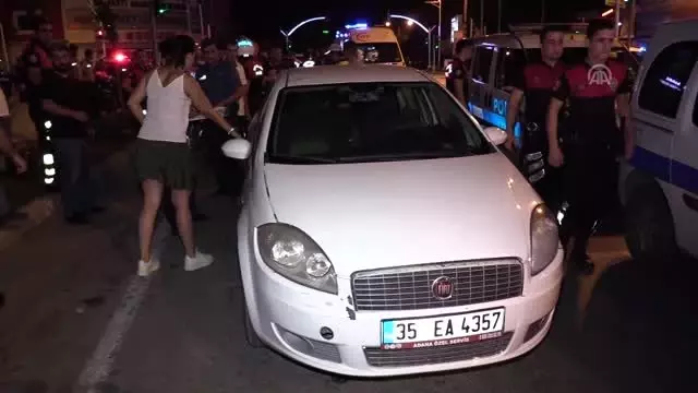 Otomobil ile polis motosikleti çarpıştı Otomobil ile polis motosikleti çarpıştı